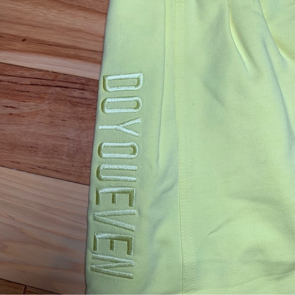 ⭐️Vaca Soon Sale⭐️ NWT DOYOUEVEN Shorts - Picture 3 of 9